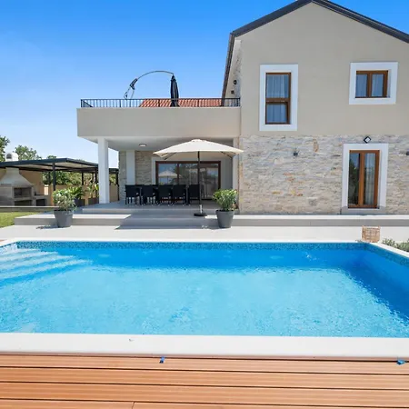 Villa La'mato With Padel-sole Heaven